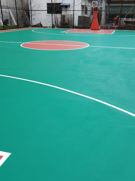 黔西南 球场长期使用易出现地面开裂